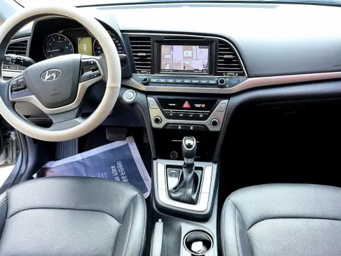 Hyundai Elantra (Avante)