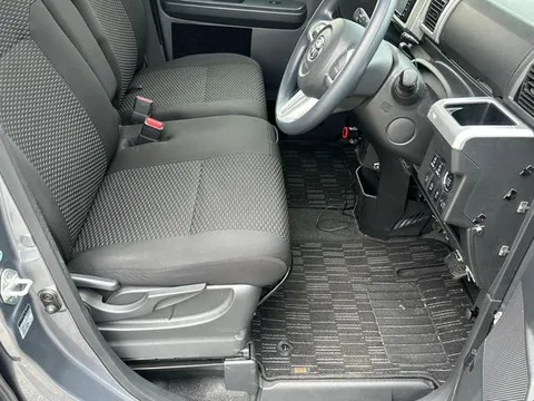 Toyota Pixis Mega