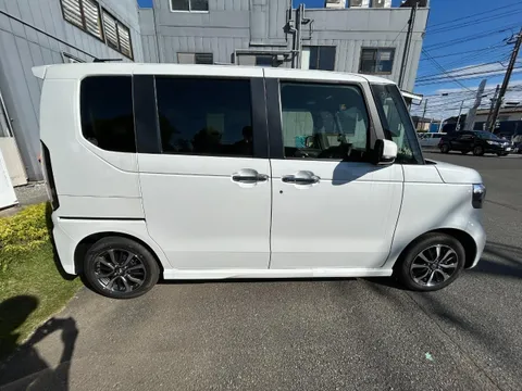 Honda N-BOX Custom
