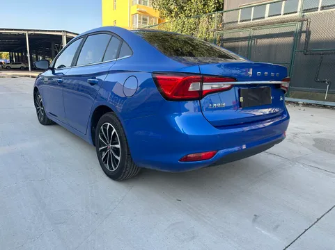 Roewe i5