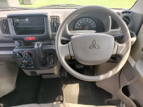 Mitsubishi Minicab Van