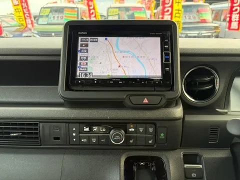 Honda N-BOX Custom