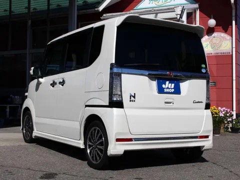 Honda N-BOX Custom