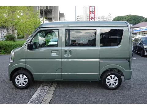 Nissan Clipper Van