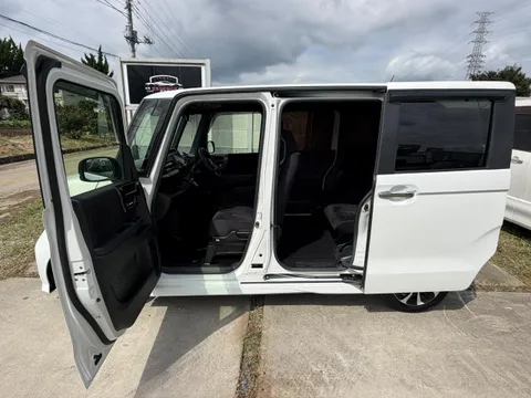 Honda N-BOX Custom