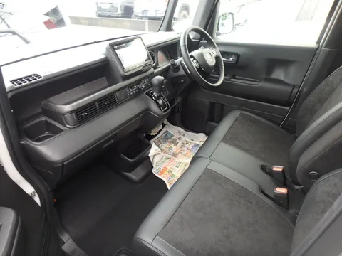Honda N-BOX Custom
