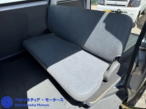 Nissan Clipper Van