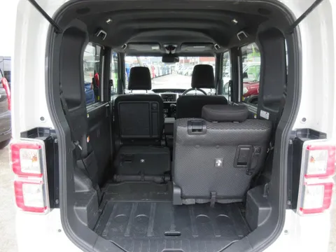 Toyota Pixis Mega