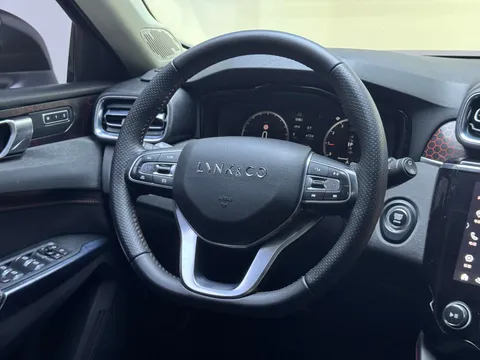 Lynk & Co Lynk & Co 02
