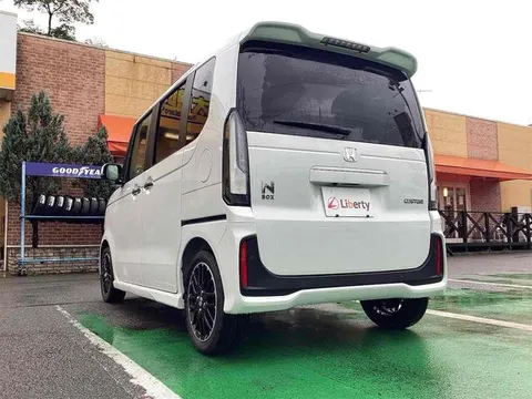 Honda N-BOX Custom