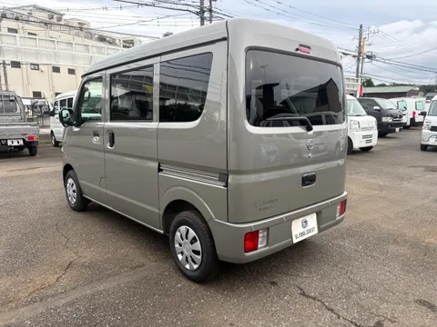 Nissan Clipper Van