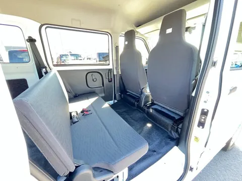 Nissan Clipper Van