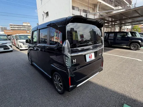 Honda N-BOX Custom