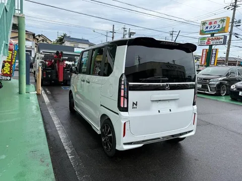 Honda N-BOX Custom