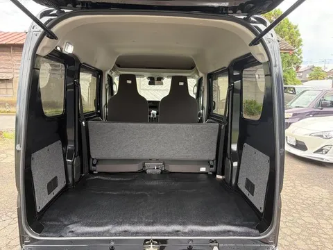 Nissan Clipper Van