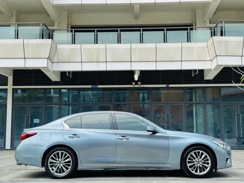Infiniti Q50L