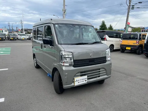 Nissan Clipper Van
