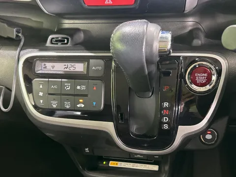 Honda N-BOX Slash