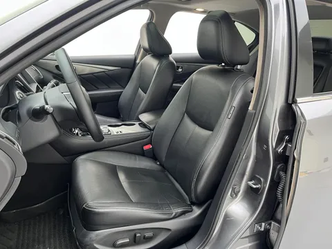 Infiniti Q50L