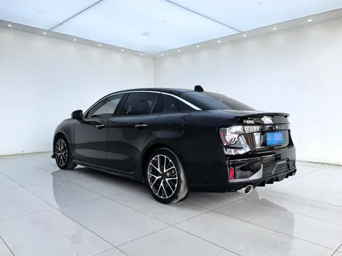 Lynk & Co 03