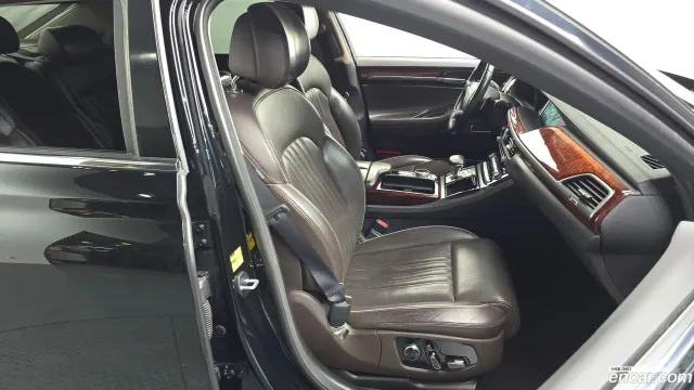 Genesis G90 (EQ900)