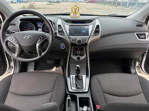 Hyundai Elantra (Avante)