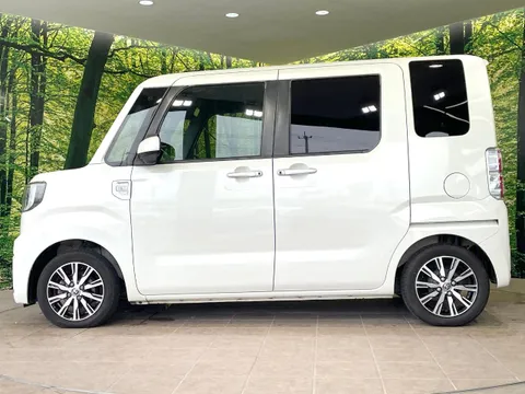 Toyota Pixis Mega
