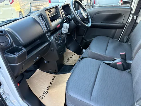 Nissan Clipper Van