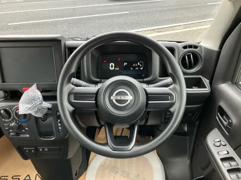 Nissan Clipper Van