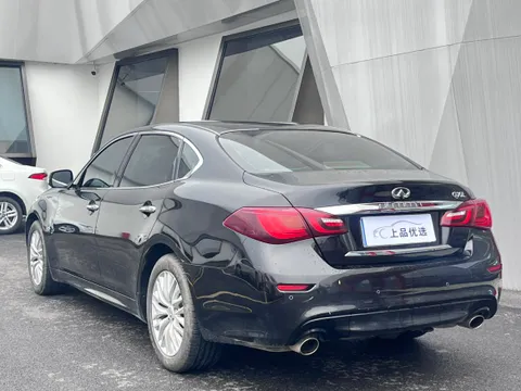 Infiniti Q70