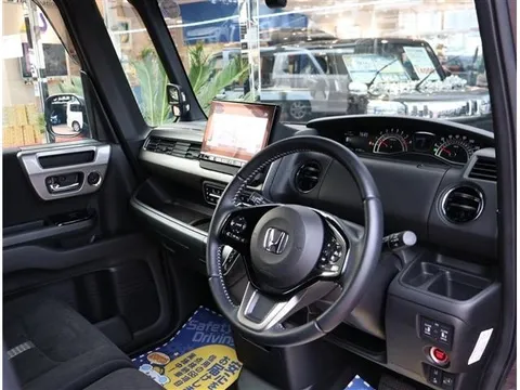 Honda N-BOX Custom