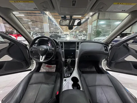 Infiniti Q50L
