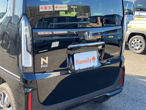 Honda N-BOX Custom