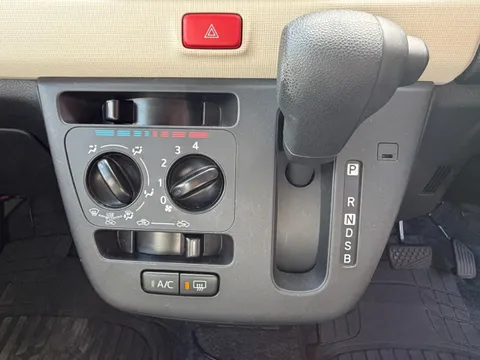 Daihatsu Mira Tocot