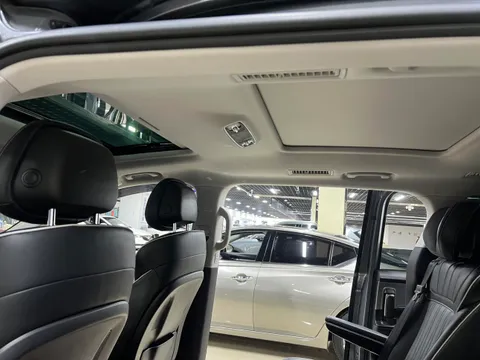 Roewe iMAX8