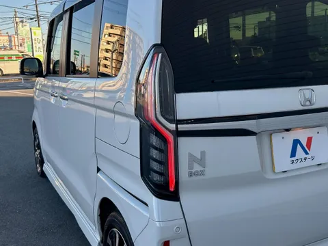 Honda N-BOX Custom