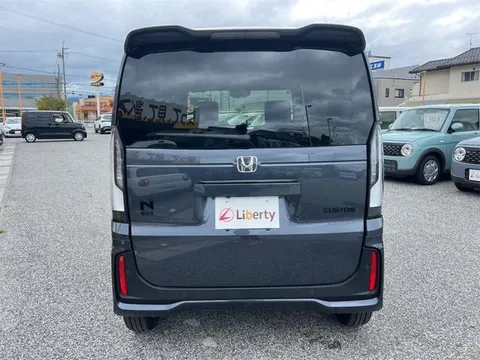 Honda N-BOX Custom