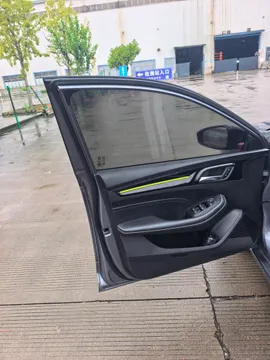 Roewe i5