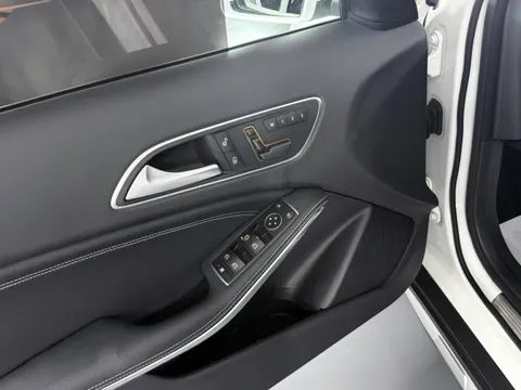 Mercedes-Benz Mercedes-Benz GLA