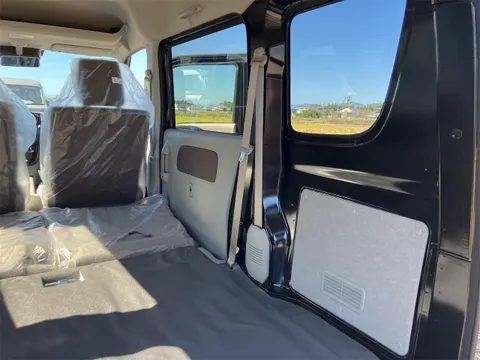 Nissan Clipper Van