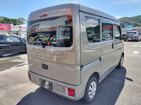Nissan Clipper Van