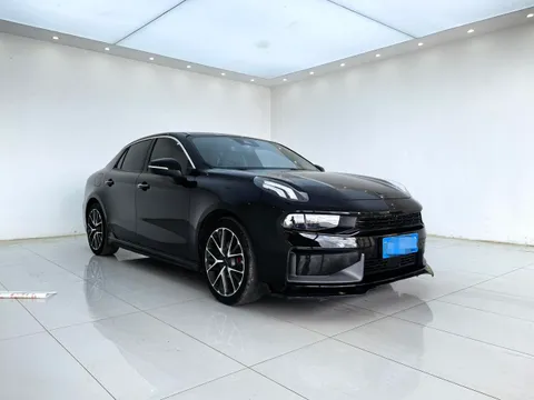 Lynk & Co 03