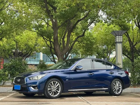 Infiniti Q50L
