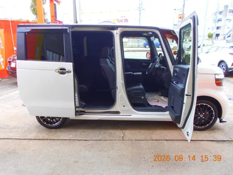 Honda N-BOX Custom