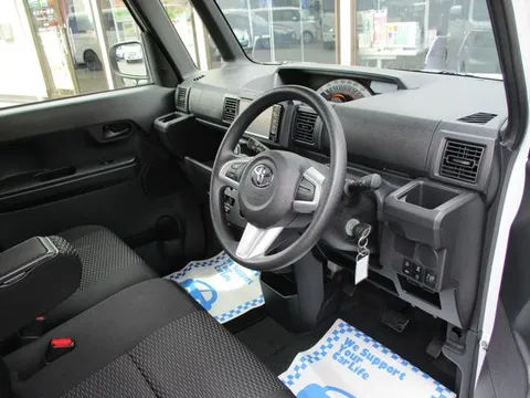 Toyota Pixis Mega