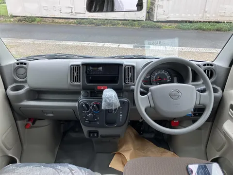 Nissan Clipper Van