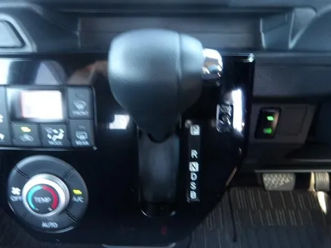 Toyota Pixis Mega