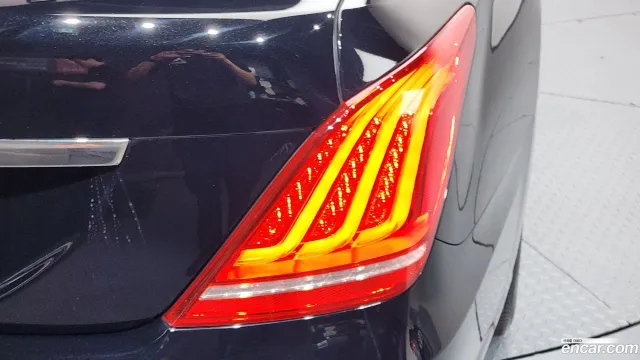Genesis G90 (EQ900)