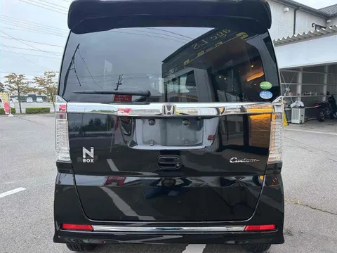 Honda N-BOX Custom