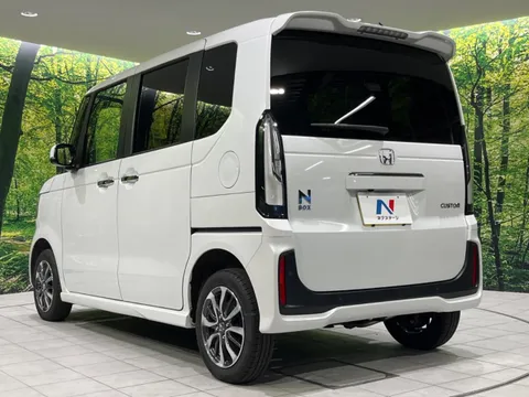 Honda N-BOX Custom